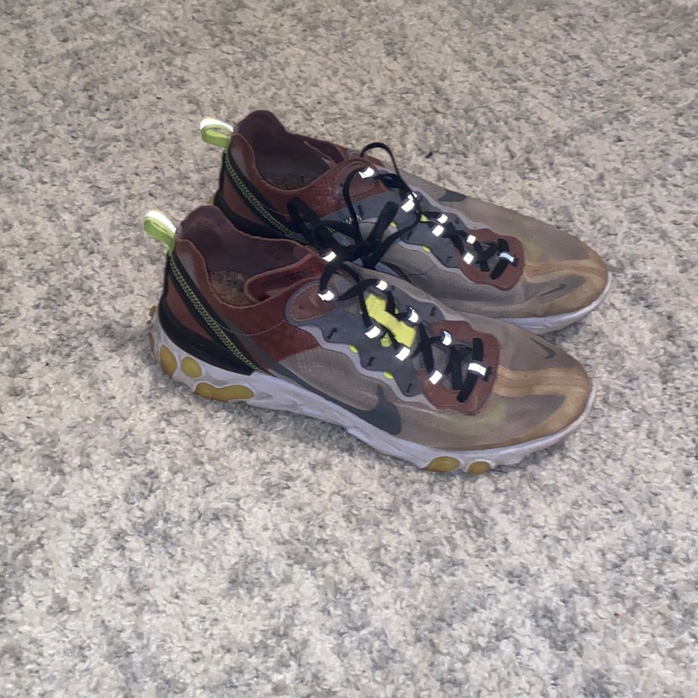 Nike react element 87 desert sand mens size 11 in good condition